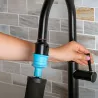 Kit d'amorçage Berkey® : l'adaptateur universel Prime Rite™ fixé au robinet, un élément Black Berkey® en place