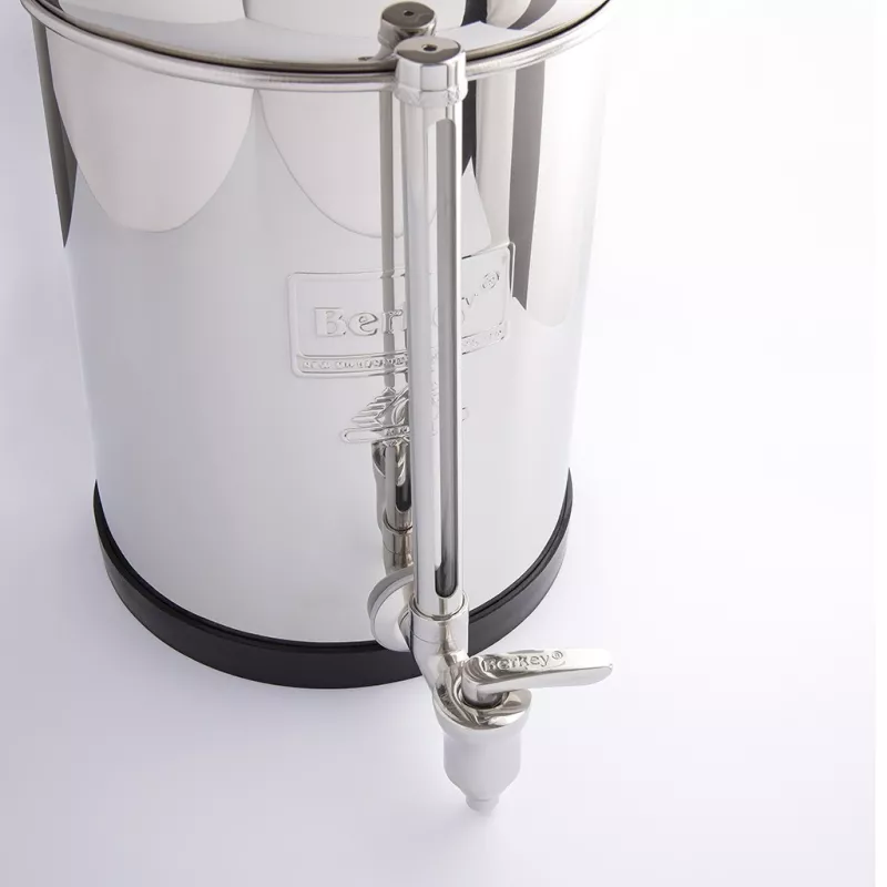 Robinet niveau d'eau inox Berkey® monté sur la cuve inférieure du Royal Berkey®
