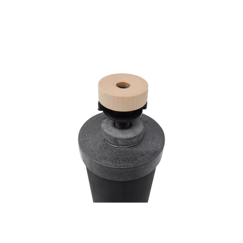 Joint brun d'amorçage Berkey® monté sur la tige filetée d'un élément Black Berkey®, au-dessus du papillon de fixation