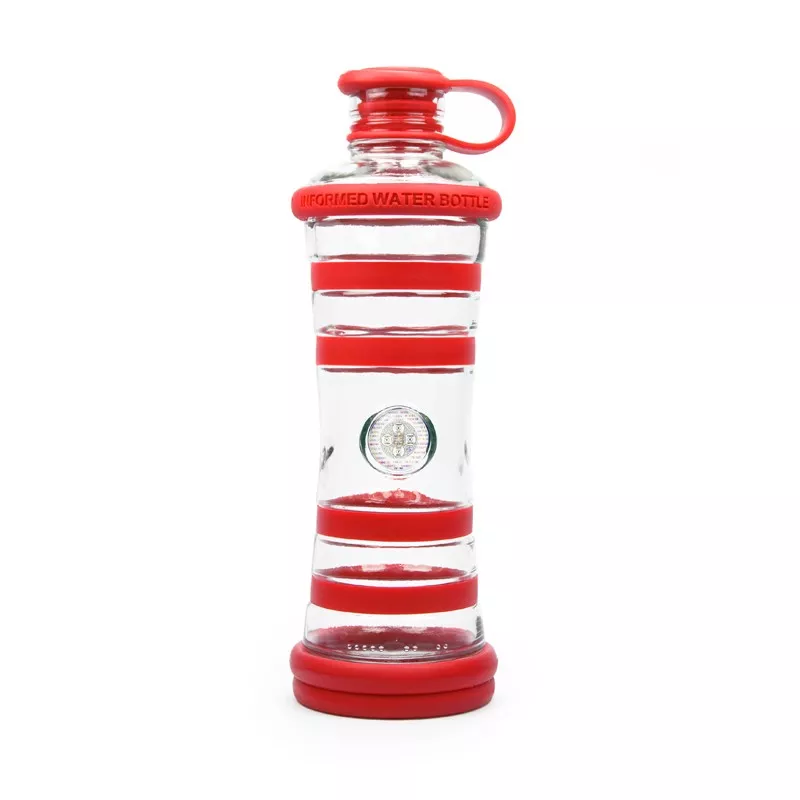 Bouteille i9 Passion rouge 650 ml, bouchon fermé, sur fond blanc