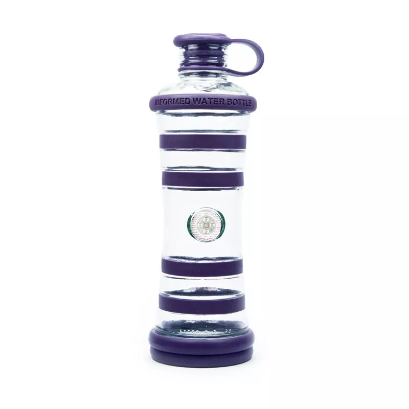 Bouteille i9 Intuition pourpre 650 ml, bouchon fermé, sur fond blanc