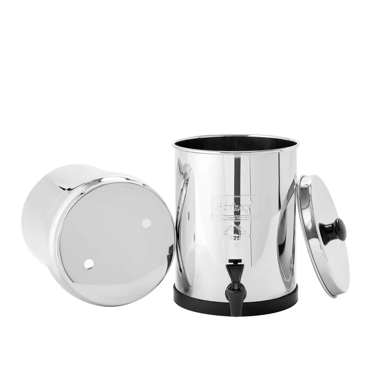 Cuve supérieure du Travel Berkey® vue de dessous, cuve inférieure et couvercle