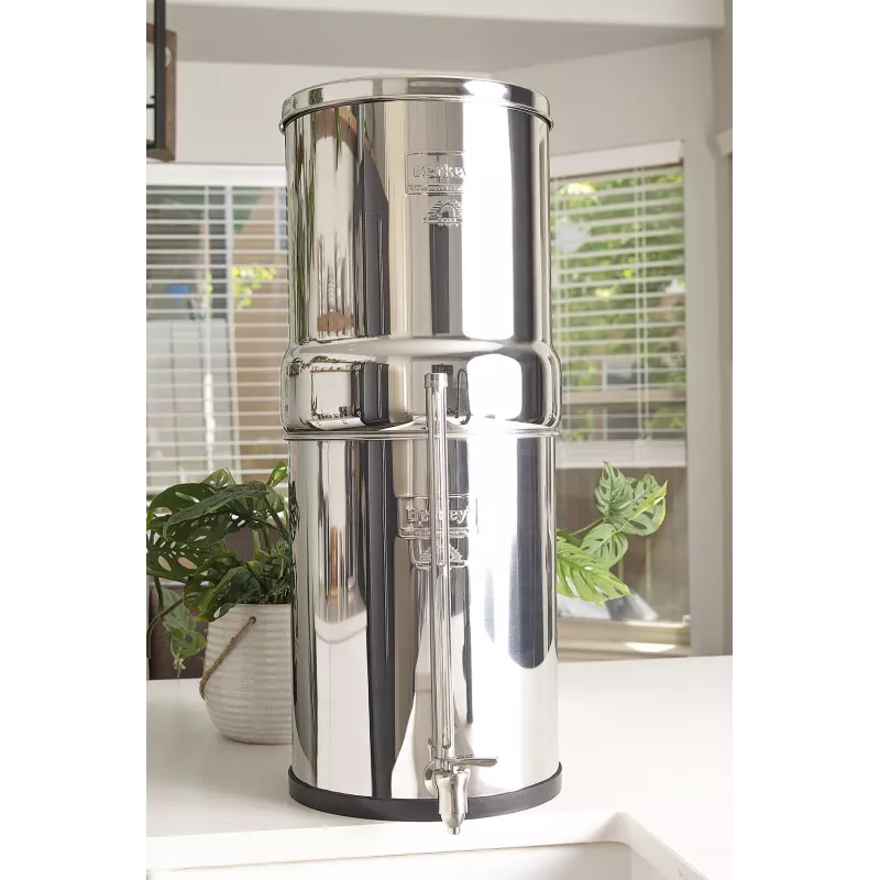 Le robinet niveau d'eau monté sur la cuve inférieure d'un système Berkey® en inox