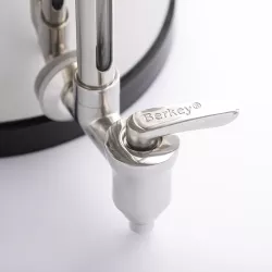 Robinet niveau d'eau inox Berkey® : détail du robinet et de sa manette