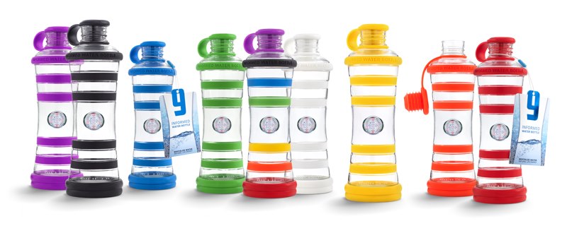 Les bouteilles i9 en verre et silicone, dans leurs neuf couleurs